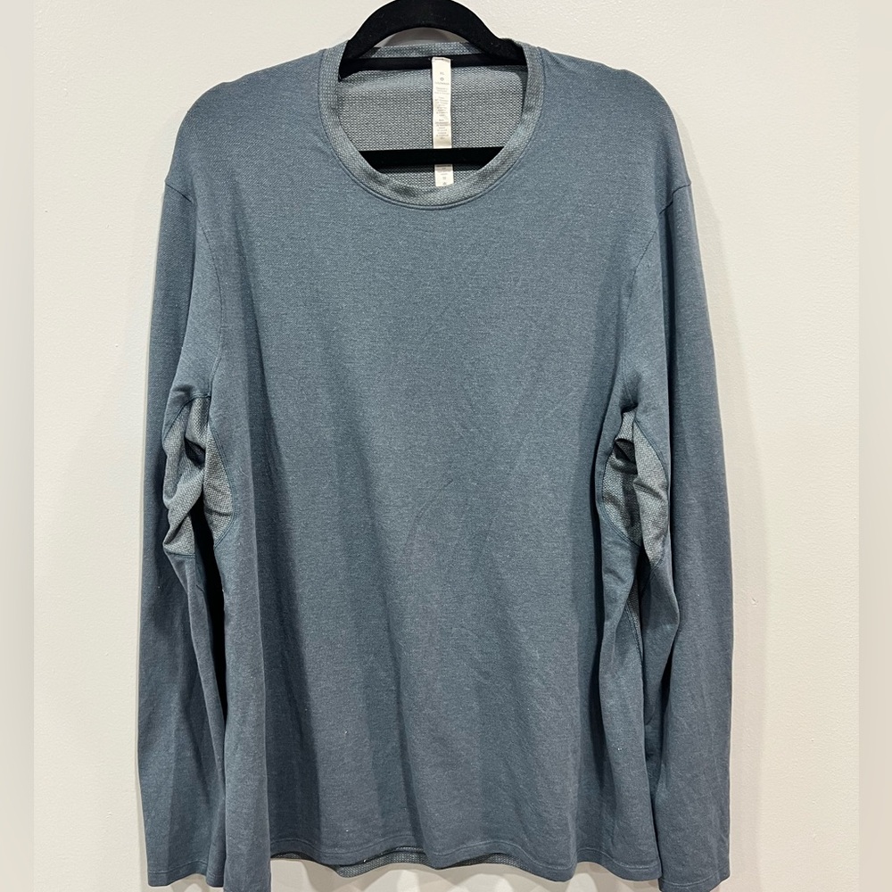 LULULEMON MENS XL LONGSLEEVE VENTED TEE